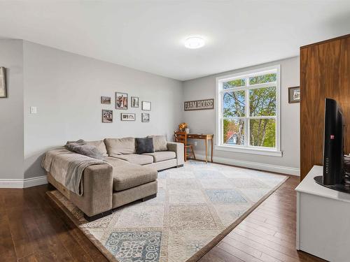 100 Clayton Drive, Hubbards, NS 