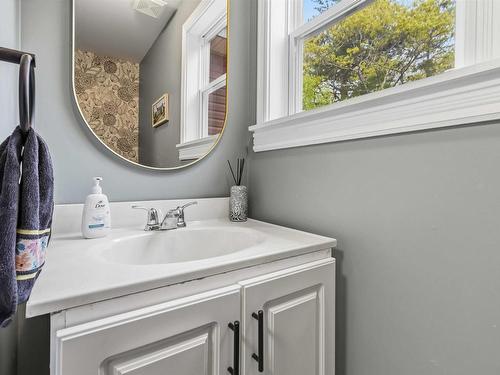 100 Clayton Drive, Hubbards, NS 