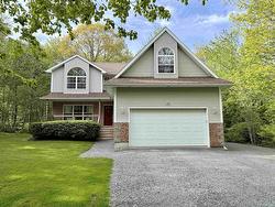 48 Laura Lee Lane Lower Sackville, NS B4C 4E3