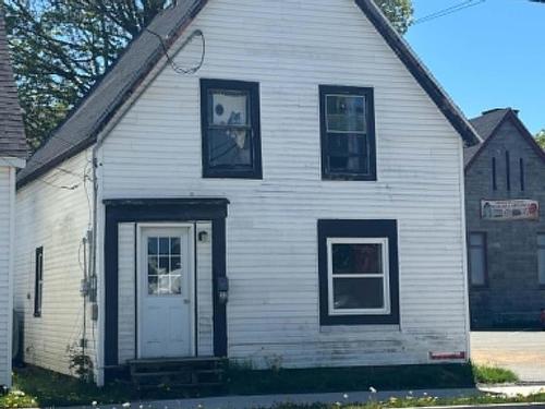 33 Parade Street, Yarmouth, NS 