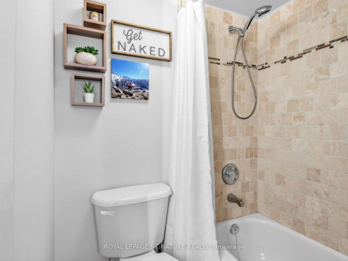 201-72 Aerodrome Crescent, Toronto, ON - Indoor Photo Showing Bathroom
