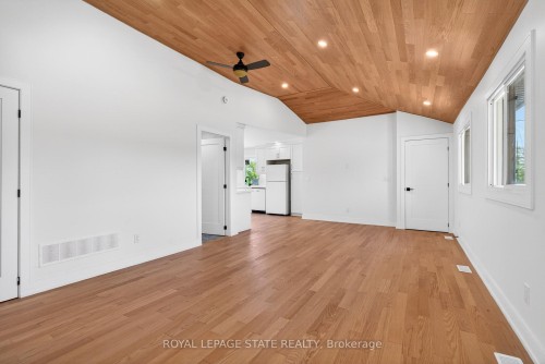 Upper-8 Cornell Avenue, Hamilton, ON 