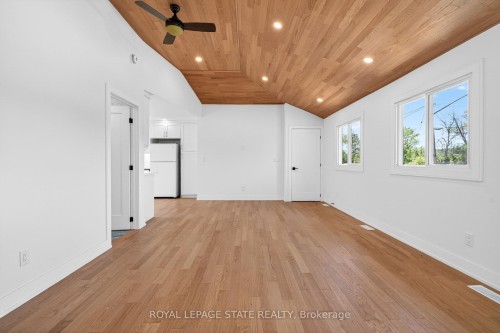Upper-8 Cornell Avenue, Hamilton, ON 