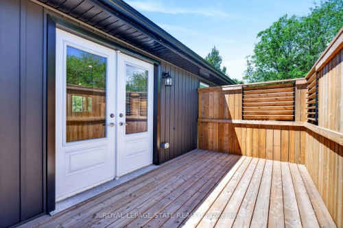 Upper-8 Cornell Avenue, Hamilton, ON 