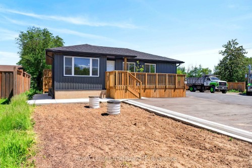 Upper-8 Cornell Avenue, Hamilton, ON 