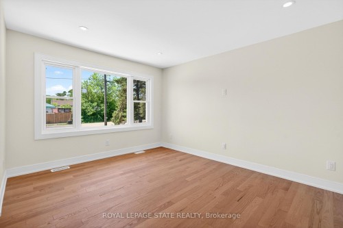 Upper-8 Cornell Avenue, Hamilton, ON 