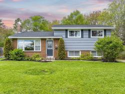 41 Dumbarton Avenue  Dartmouth, NS B2X 2A2