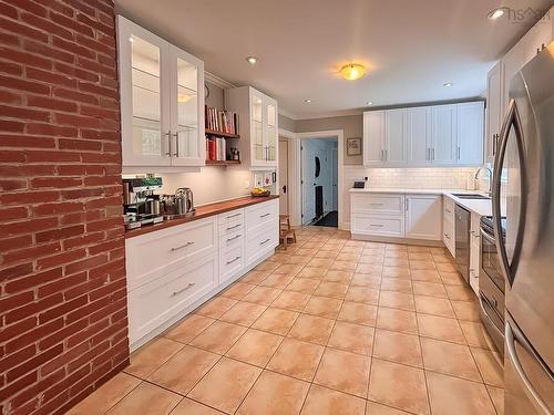 65 Crescent Street, Bridgewater, NS 