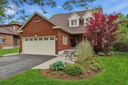 40 Moffat Crescent Aurora, ON L4G 4Z9