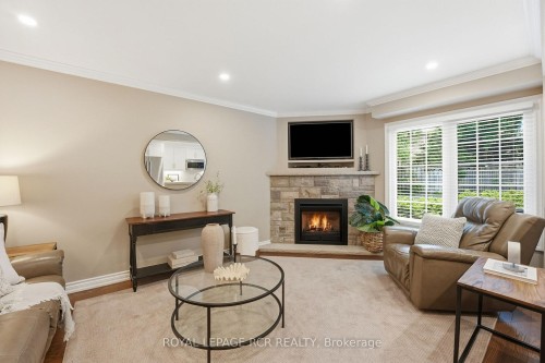 40 Moffat Crescent, Aurora, ON 