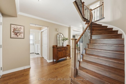 40 Moffat Crescent, Aurora, ON 