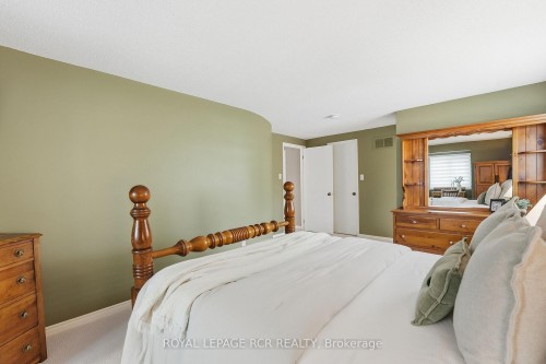 40 Moffat Crescent, Aurora, ON 