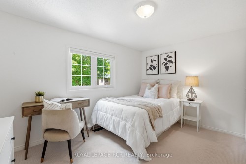 40 Moffat Crescent, Aurora, ON 