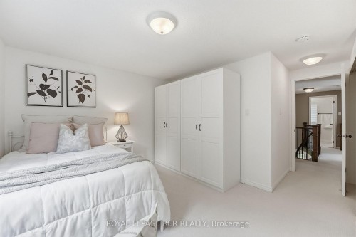 40 Moffat Crescent, Aurora, ON 
