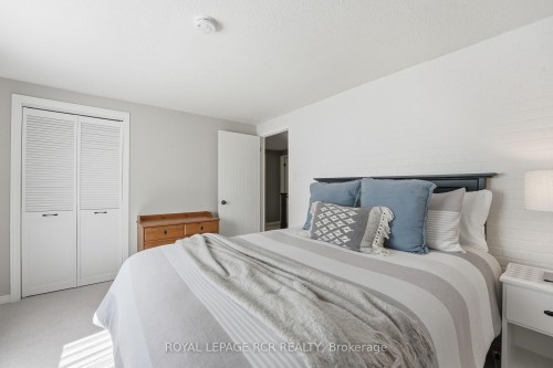 40 Moffat Crescent, Aurora, ON 