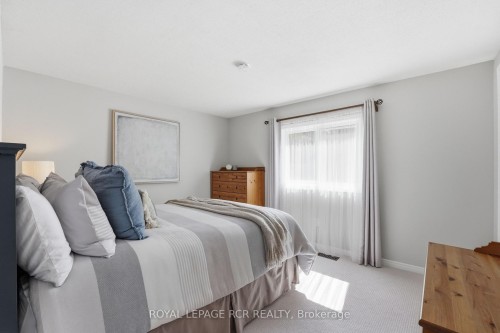 40 Moffat Crescent, Aurora, ON 