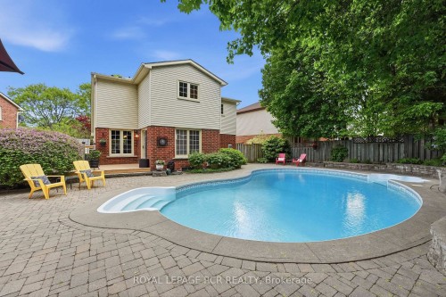 40 Moffat Crescent, Aurora, ON 