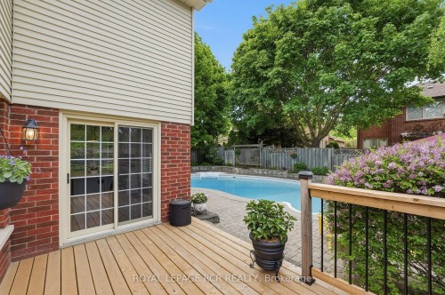 40 Moffat Crescent, Aurora, ON 