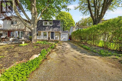 33 HARRISON COURT  Whitby, ON L1N 6E2
