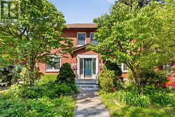 392 PICCADILLY AVENUE N  Ottawa, ON K1Y 0H4