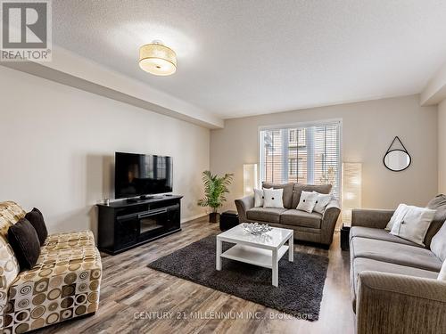 111 Cedar Lake Crescent, Brampton, ON - Indoor Photo Showing Living Room