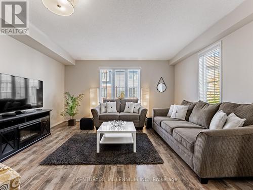 111 Cedar Lake Crescent, Brampton, ON - Indoor Photo Showing Living Room