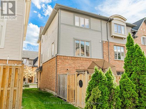 111 Cedar Lake Crescent, Brampton, ON - Outdoor