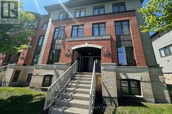 627B CHAPMAN MILLS DRIVE Ottawa, ON K2J 5T1