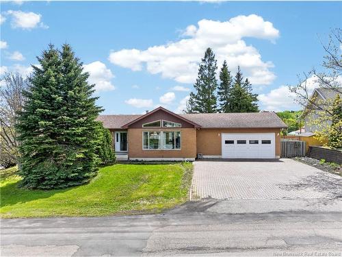 340 Grey St, Dalhousie, NB 