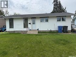 8912 Deans CRESCENT North Battleford, SK S9A 3H7