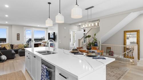 6-3220 Hilltown Drive, Kelowna, BC 
