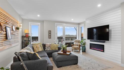 6-3220 Hilltown Drive, Kelowna, BC 