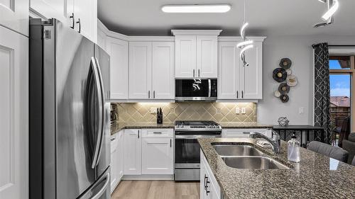 5403-4034 Pritchard Drive, West Kelowna, BC - Indoor Photo Showing Kitchen With Double Sink With Upgraded Kitchen