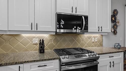 5403-4034 Pritchard Drive, West Kelowna, BC - Indoor Photo Showing Kitchen With Upgraded Kitchen
