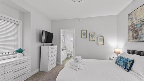 5403-4034 Pritchard Drive, West Kelowna, BC - Indoor Photo Showing Bedroom