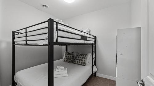 5403-4034 Pritchard Drive, West Kelowna, BC - Indoor Photo Showing Bedroom