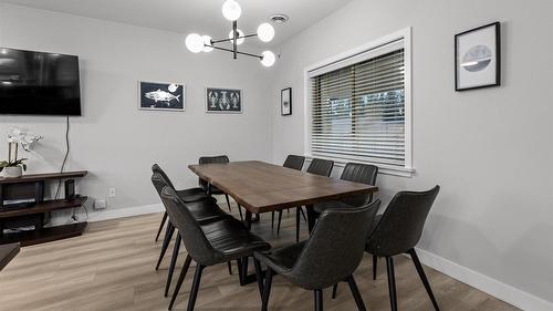 5403-4034 Pritchard Drive, West Kelowna, BC - Indoor Photo Showing Dining Room