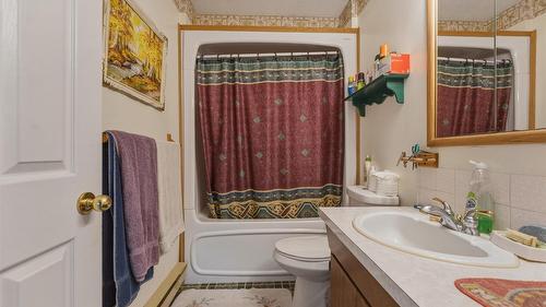 2810 Okanagan Street, Armstrong, BC - Indoor Photo Showing Bathroom