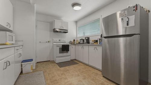2810 Okanagan Street, Armstrong, BC - Indoor Photo Showing Kitchen