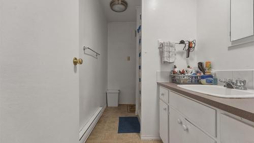 2810 Okanagan Street, Armstrong, BC - Indoor Photo Showing Bathroom