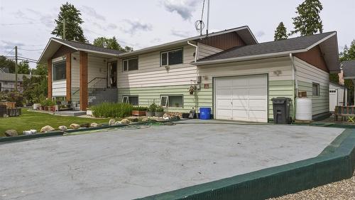 2810 Okanagan Street, Armstrong, BC - Outdoor