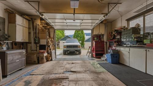 2810 Okanagan Street, Armstrong, BC - Indoor Photo Showing Garage