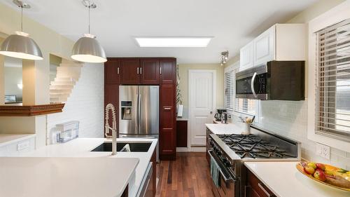 1322 Ridgedale Avenue, Penticton, BC - Indoor Photo Showing Kitchen With Upgraded Kitchen
