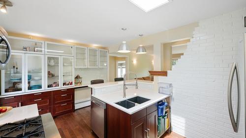 1322 Ridgedale Avenue, Penticton, BC - Indoor Photo Showing Kitchen With Double Sink