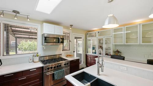 1322 Ridgedale Avenue, Penticton, BC - Indoor Photo Showing Kitchen With Upgraded Kitchen