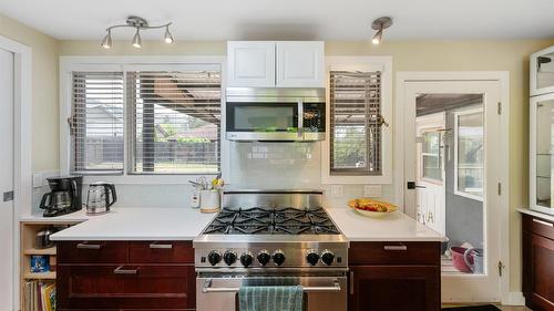 1322 Ridgedale Avenue, Penticton, BC - Indoor Photo Showing Kitchen