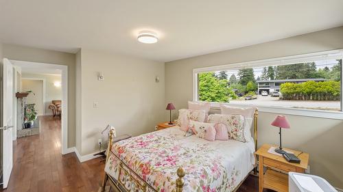 1322 Ridgedale Avenue, Penticton, BC - Indoor Photo Showing Bedroom