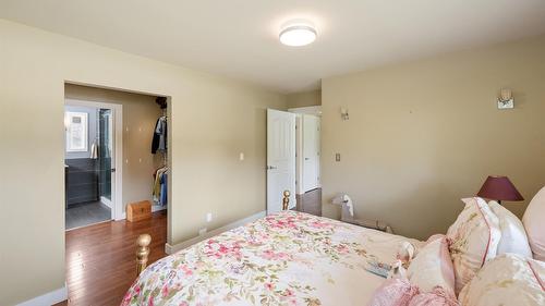 1322 Ridgedale Avenue, Penticton, BC - Indoor Photo Showing Bedroom