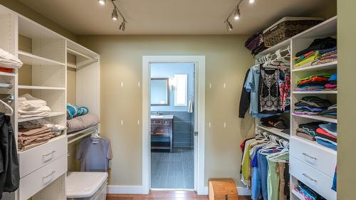 1322 Ridgedale Avenue, Penticton, BC - Indoor With Storage