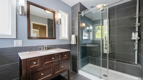 1322 Ridgedale Avenue, Penticton, BC - Indoor Photo Showing Bathroom